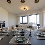 Penthouse Luxe 3 Bedrooms Center
